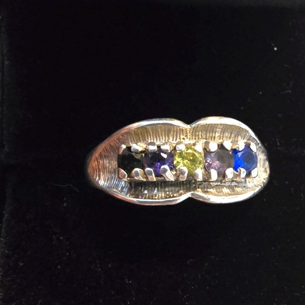 Sterling Mother's ring size 8